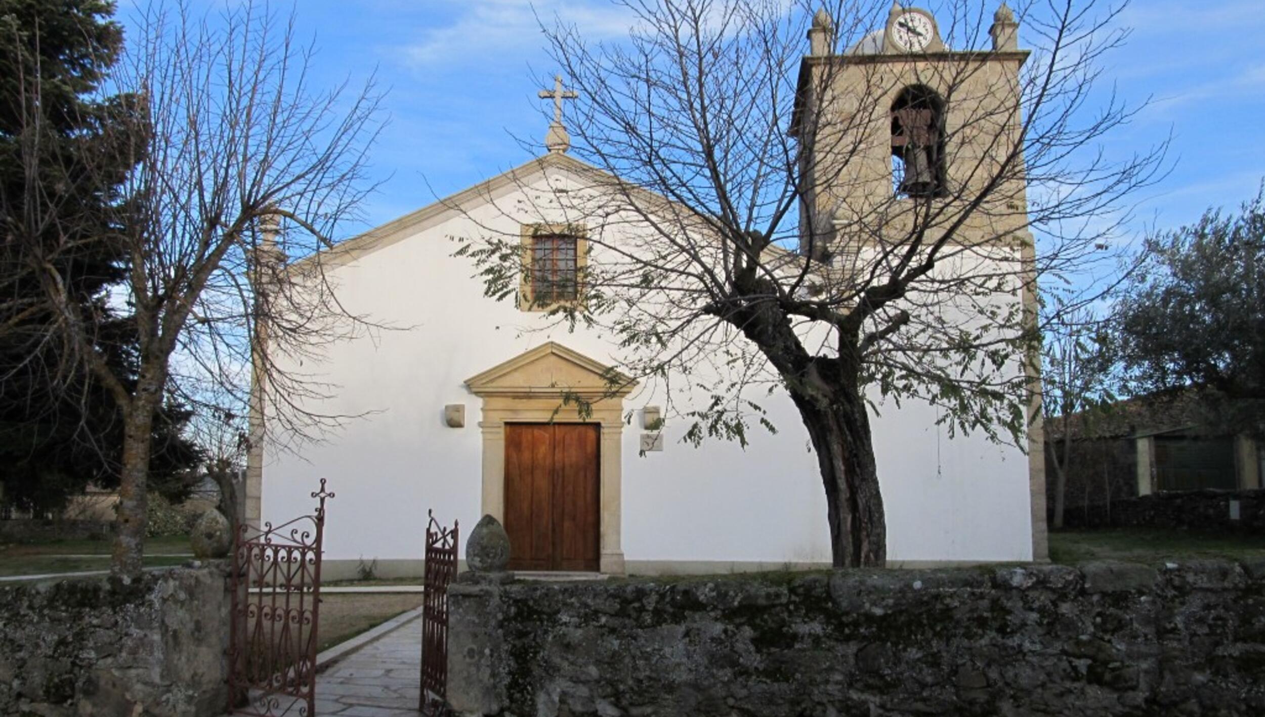 Igreja de Vila Chã da Braciosa, incluindo adro e antigo cemitério