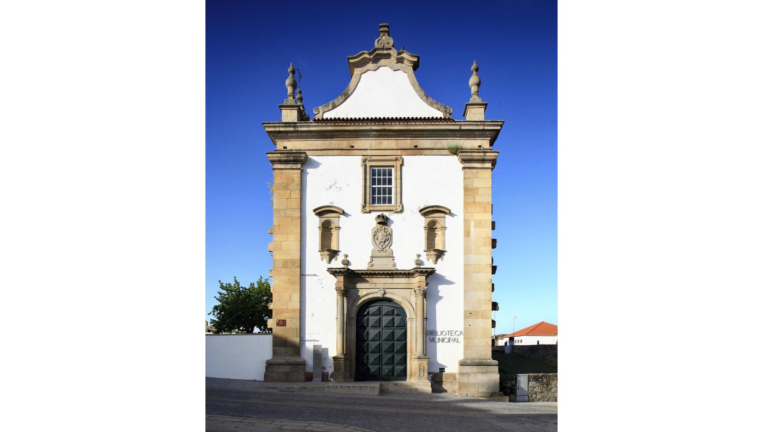 Biblioteca Municipal de Miranda do Douro - Convento (Igreja) dos Frades Trinos