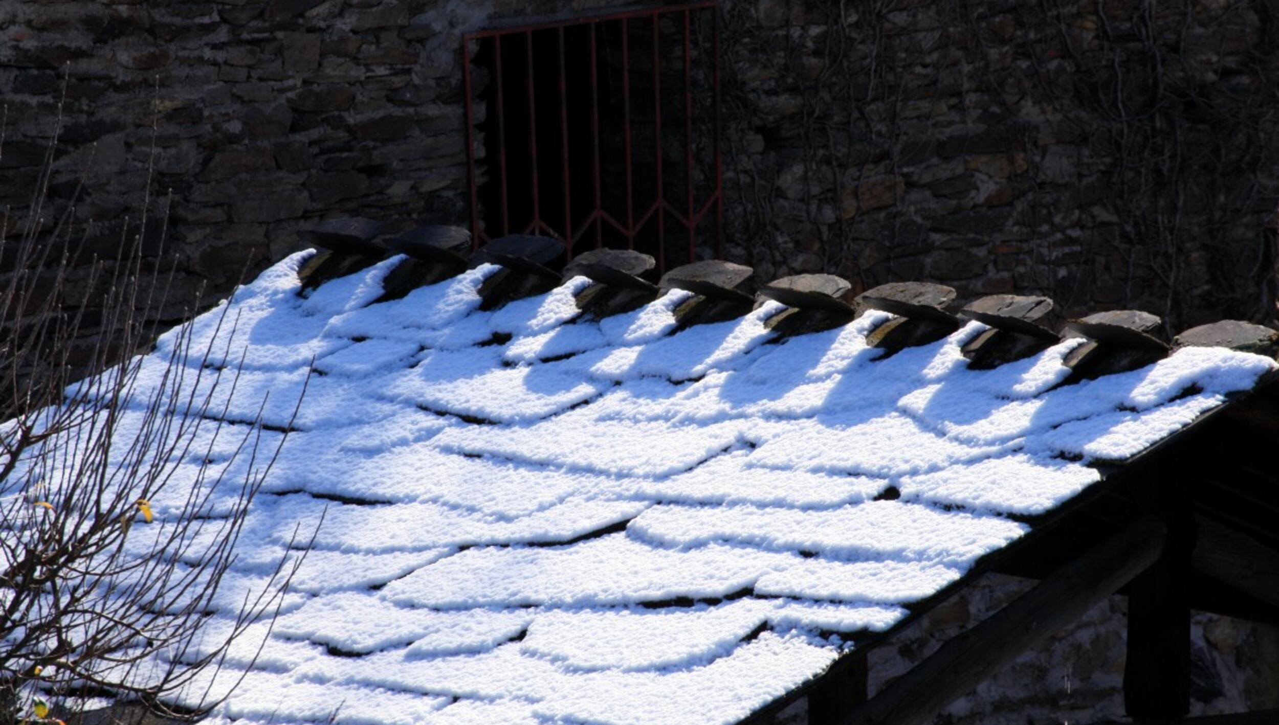 Telhado em lousa com neve