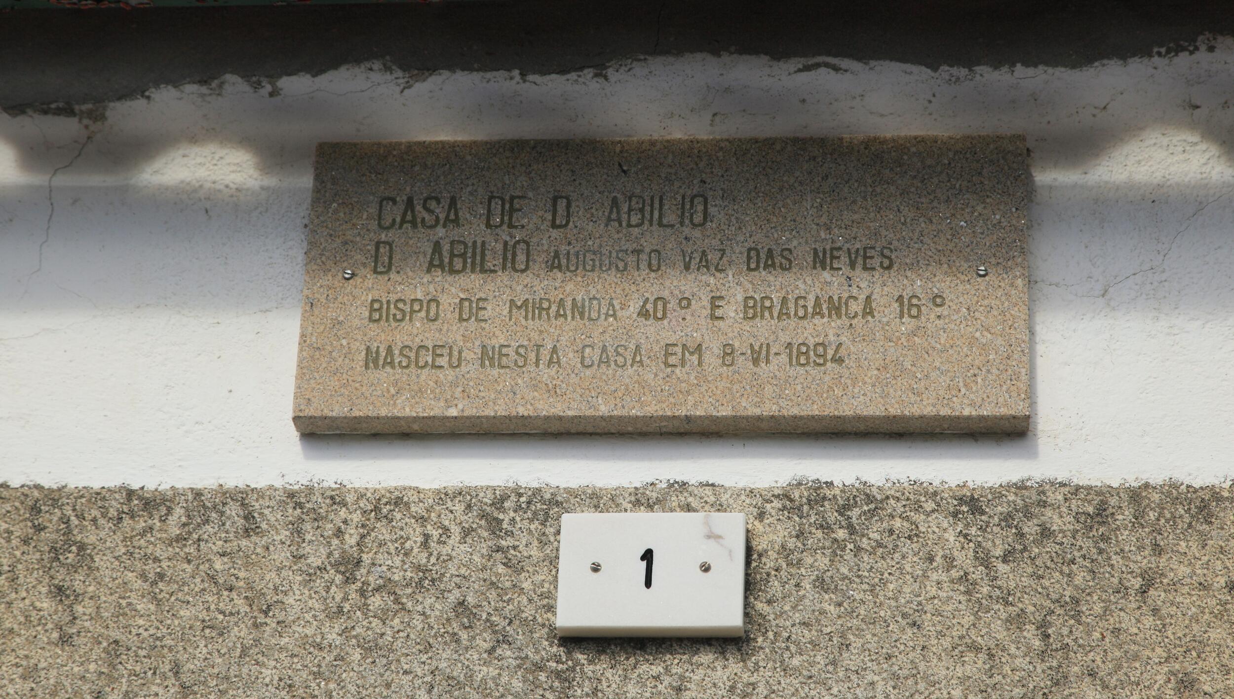 Placa alusiva ao nascimento de D. Abilio Neves