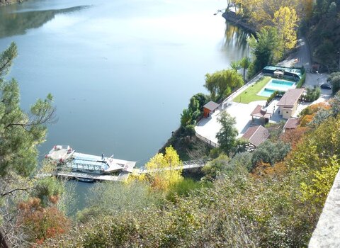 Cais fluvial  medium  1 480 350