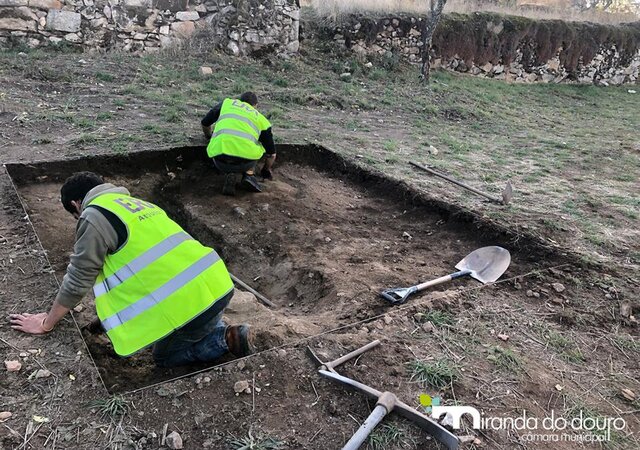 Escava  oarq 1 640 450