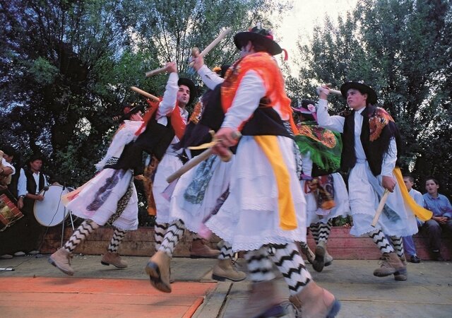 Pauliteiros  medium  1 640 450