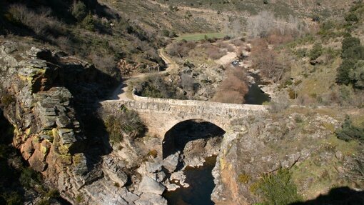 Ponte Medieval sobre o rio Maças