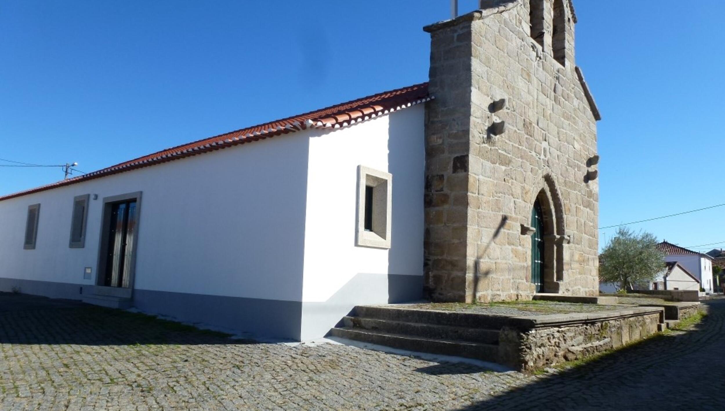 Igreja Paroquial de Teixeira