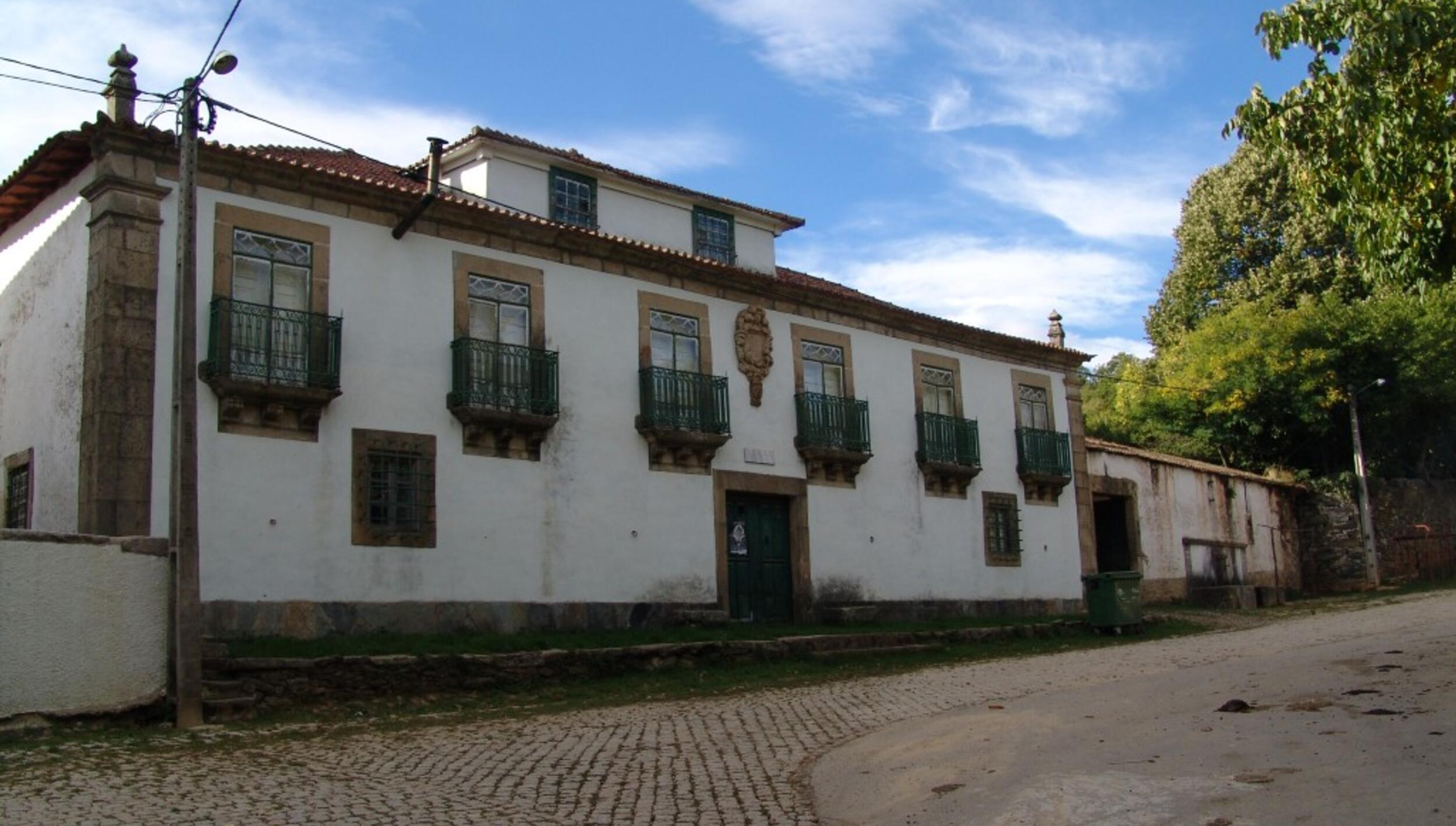 Solar dos Condes de Vilar de Ossos