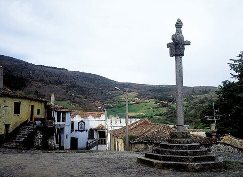 pelourinho_Vinhais_01__Medium_