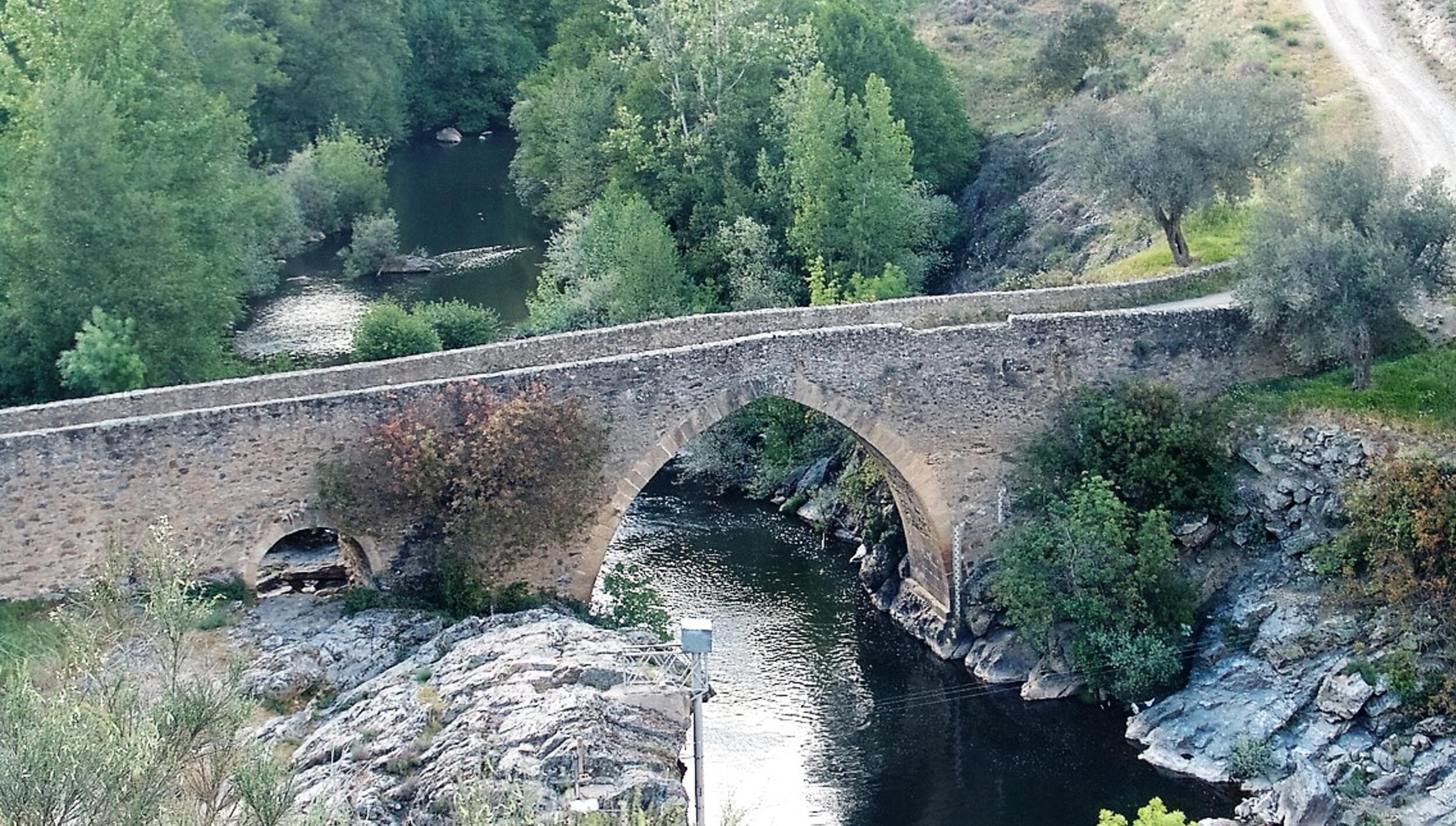 Ponte Velha / Ponte Velha de Pinelo