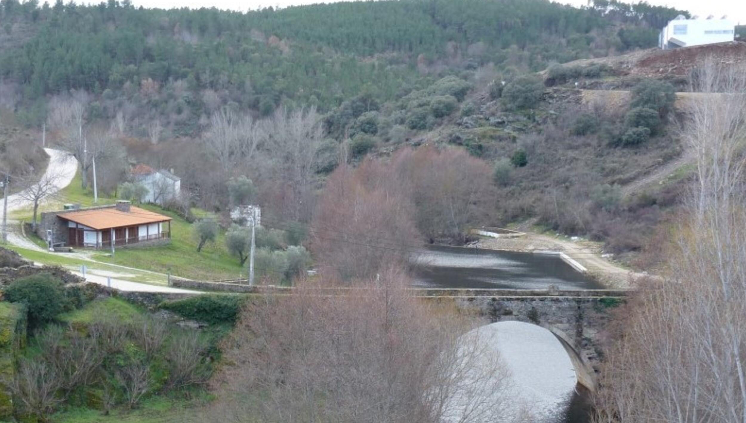 Parque de Merendas da Ponte sobre o Rio Angueira