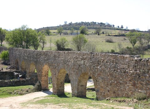 Aqueduto_de_Vilarinho__Miranda_do_Douro__Medium_