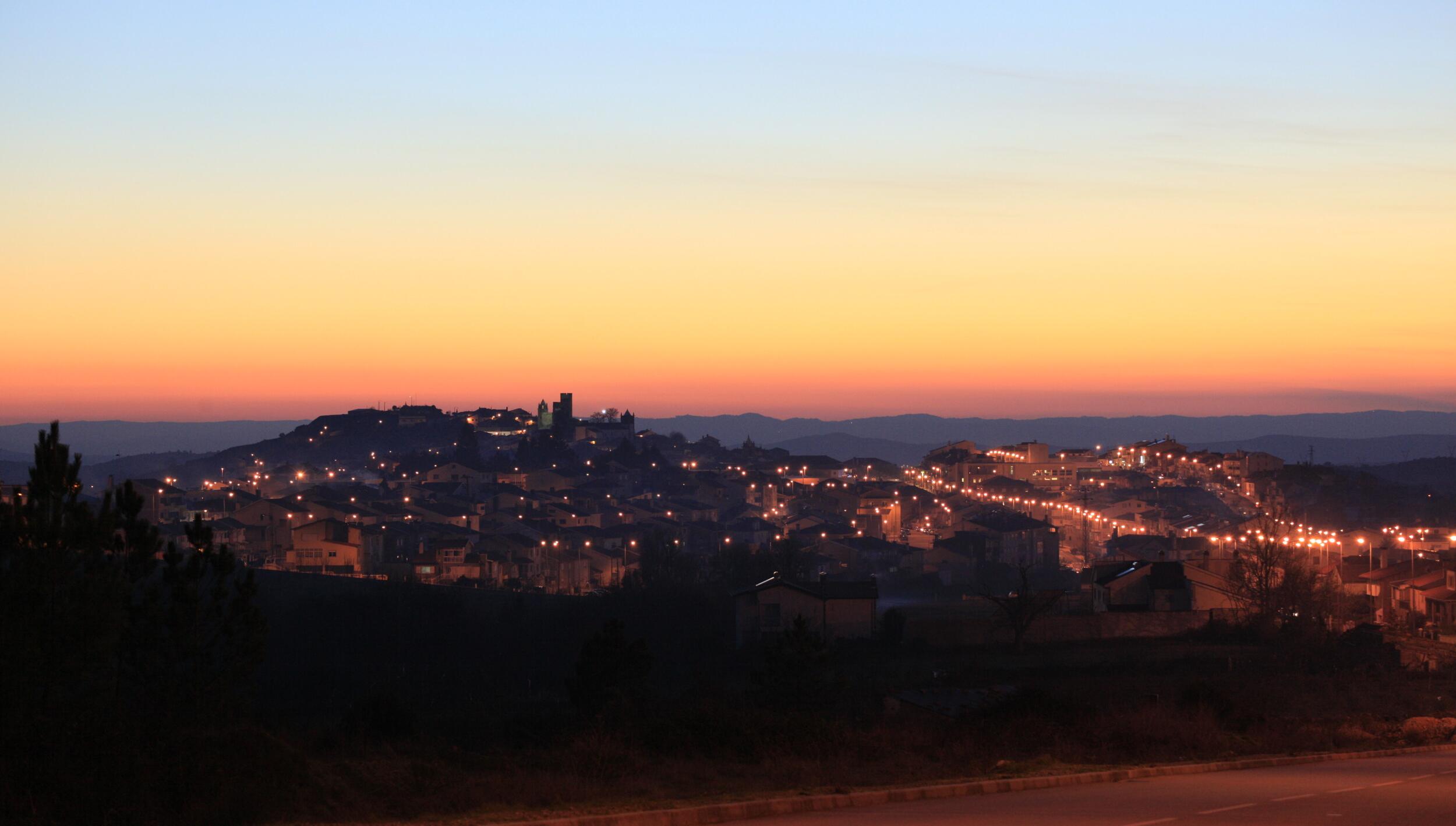 Mogadouro à noite