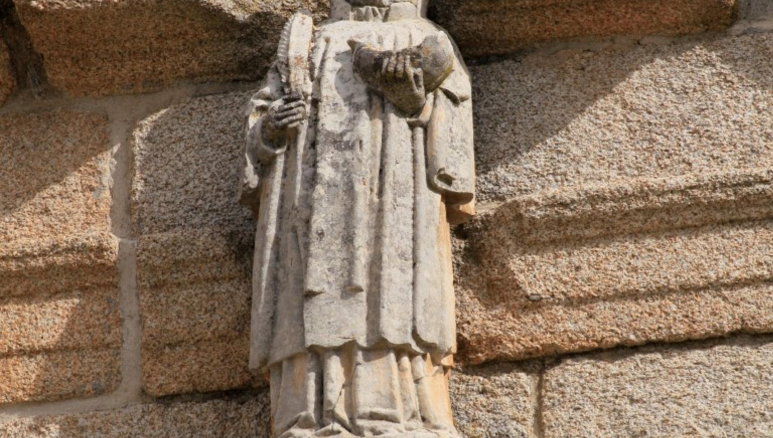 S. Vicente na entrada da Igreja Matriz