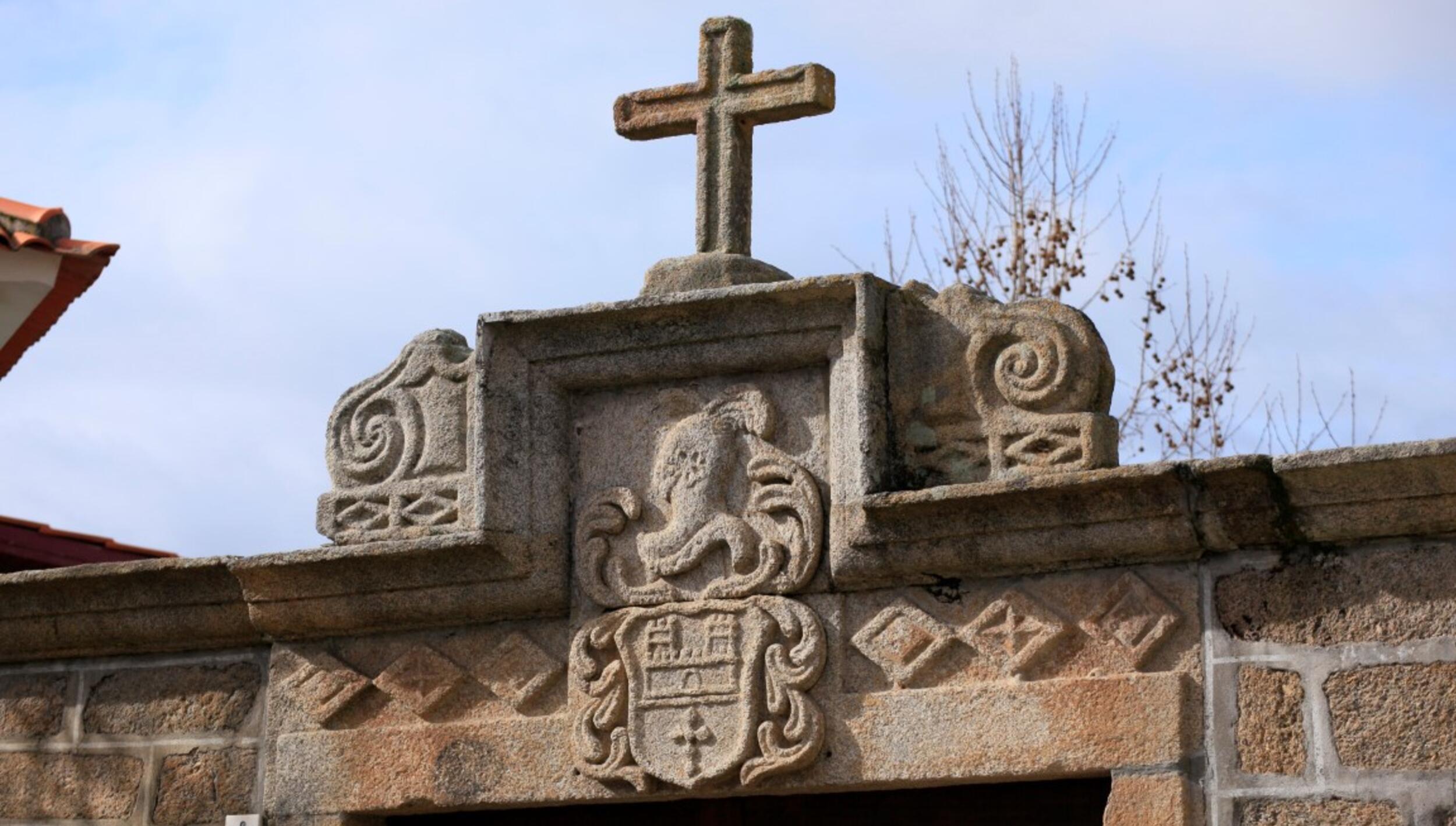 Brasão no Portal de Casa Solarenga