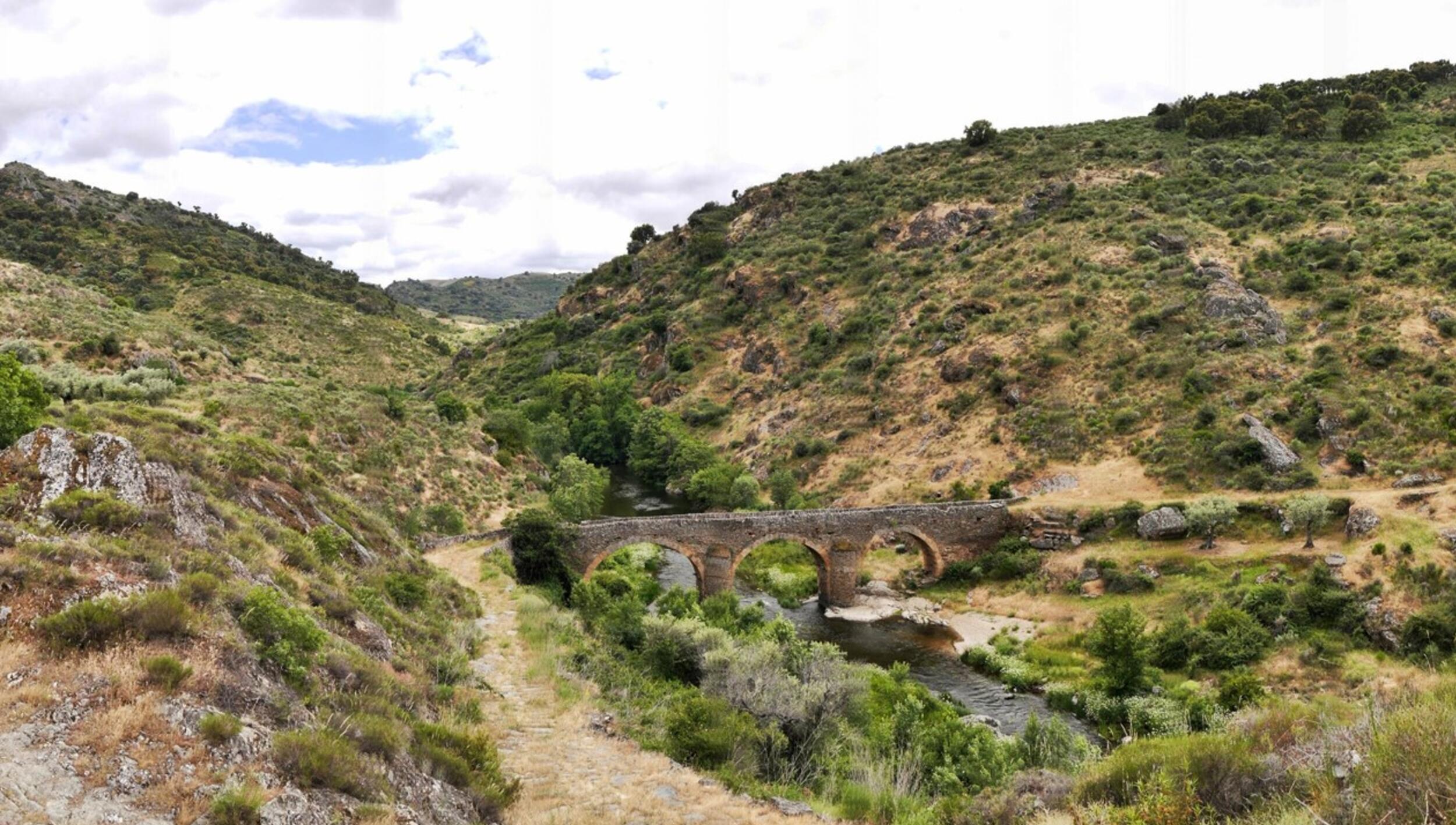 Ponte e calçada Medieval