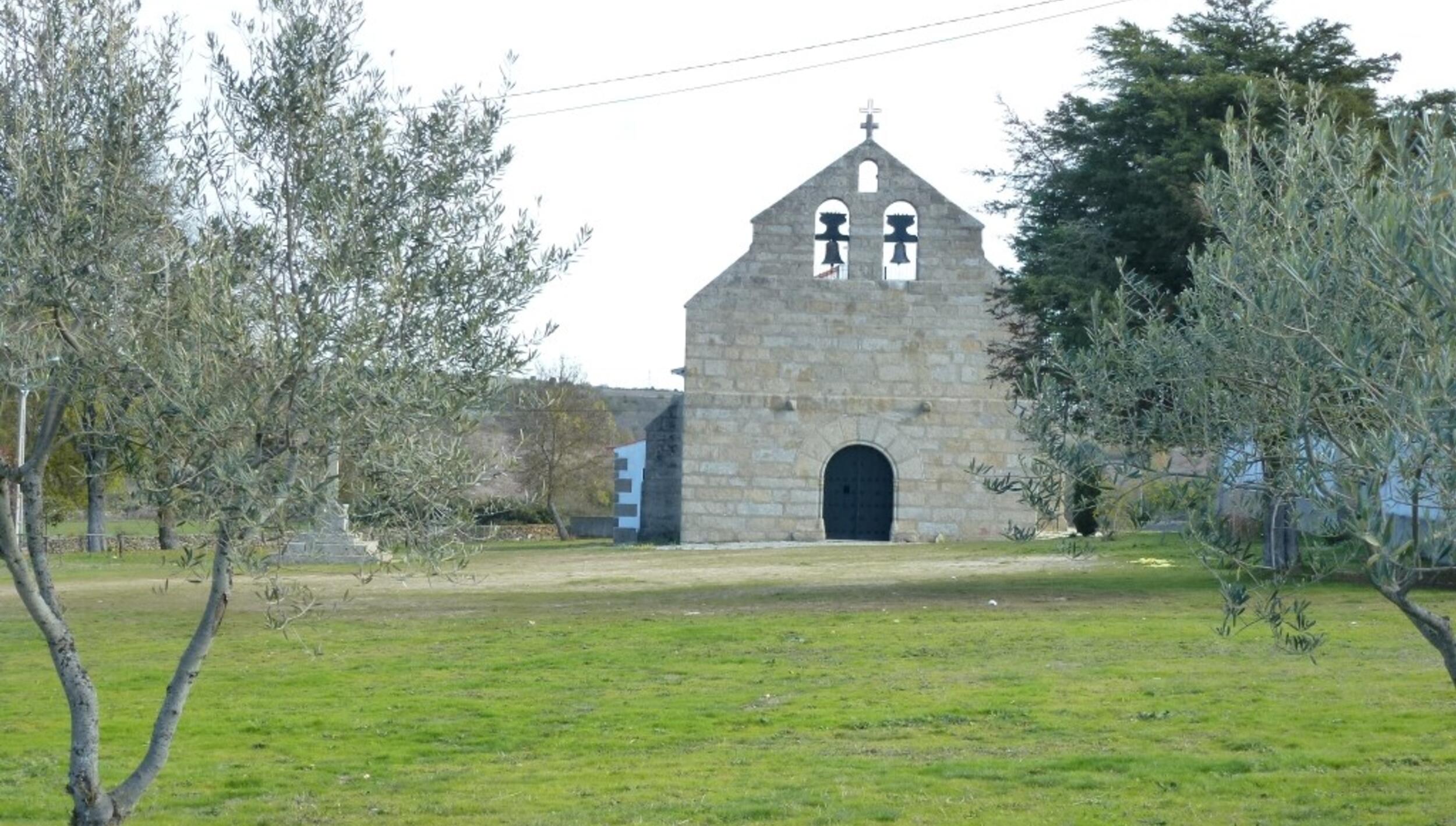 Fachada principal do santuário