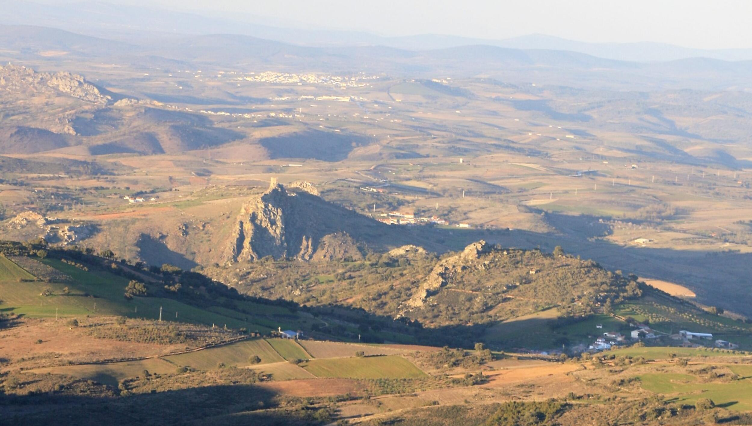 Vista para o Castelo de Algoso