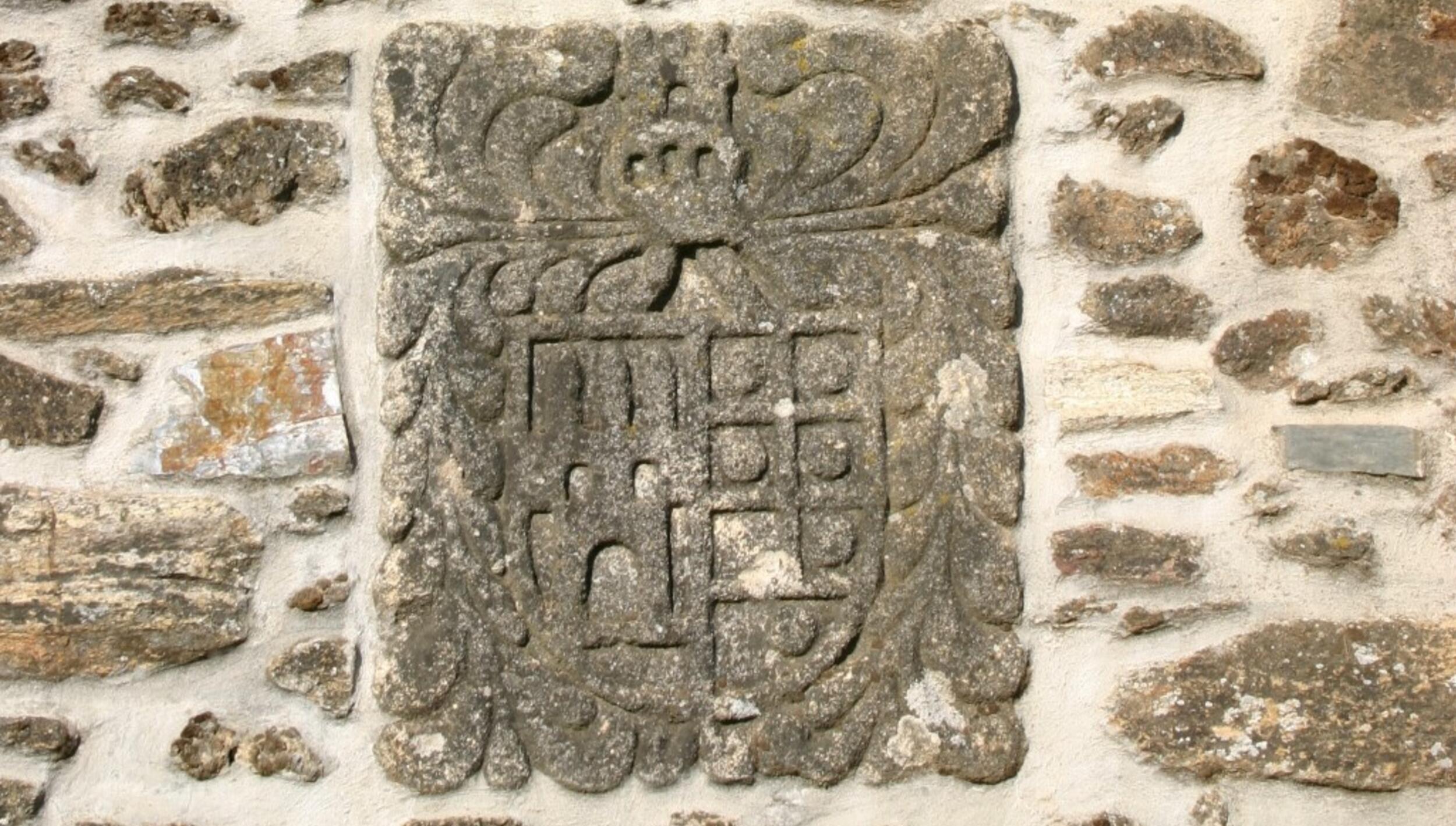 Pedra de Armas em Fonte e Bebedouro