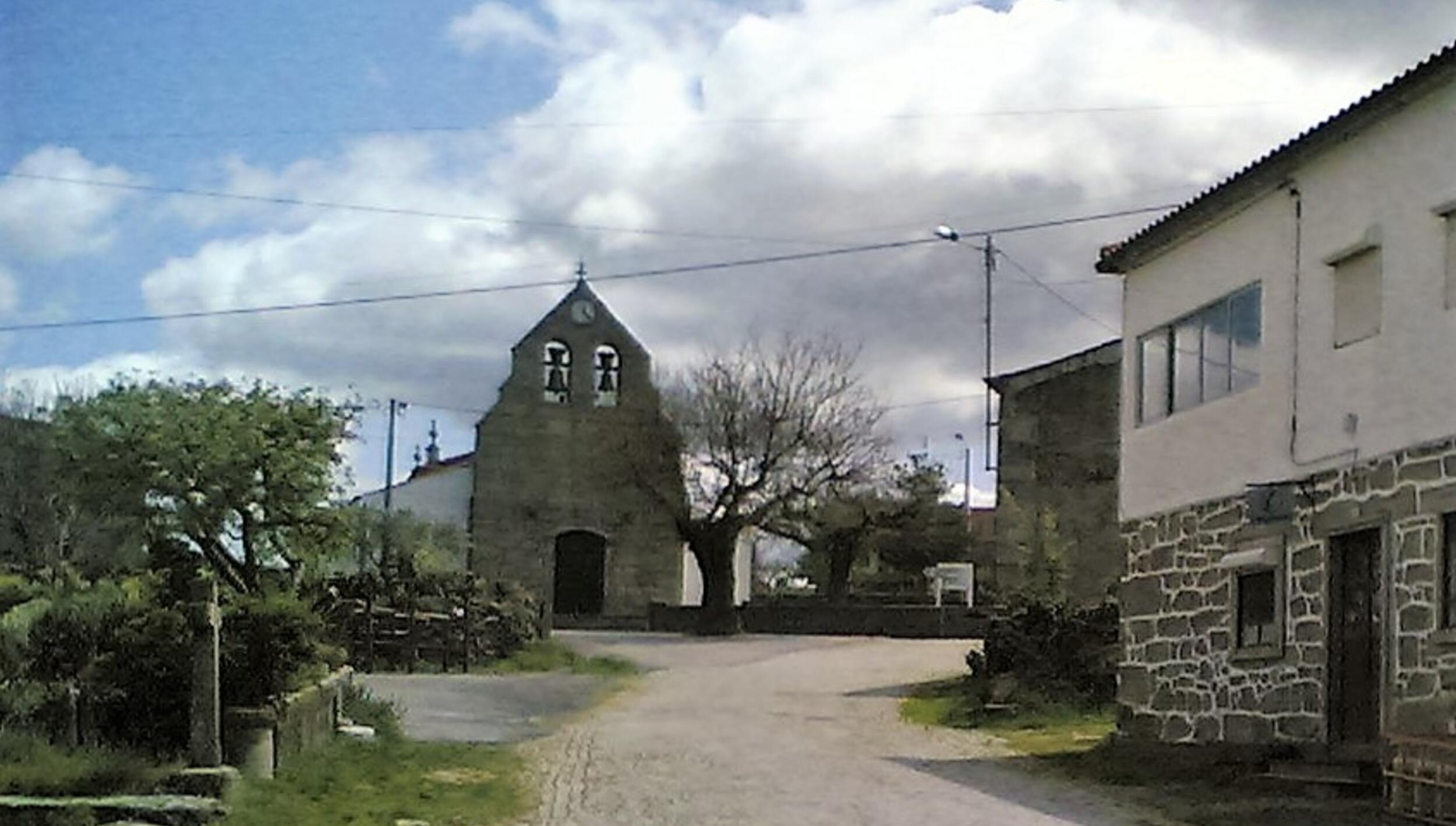 Cruzeiro na envolvente da Igreja