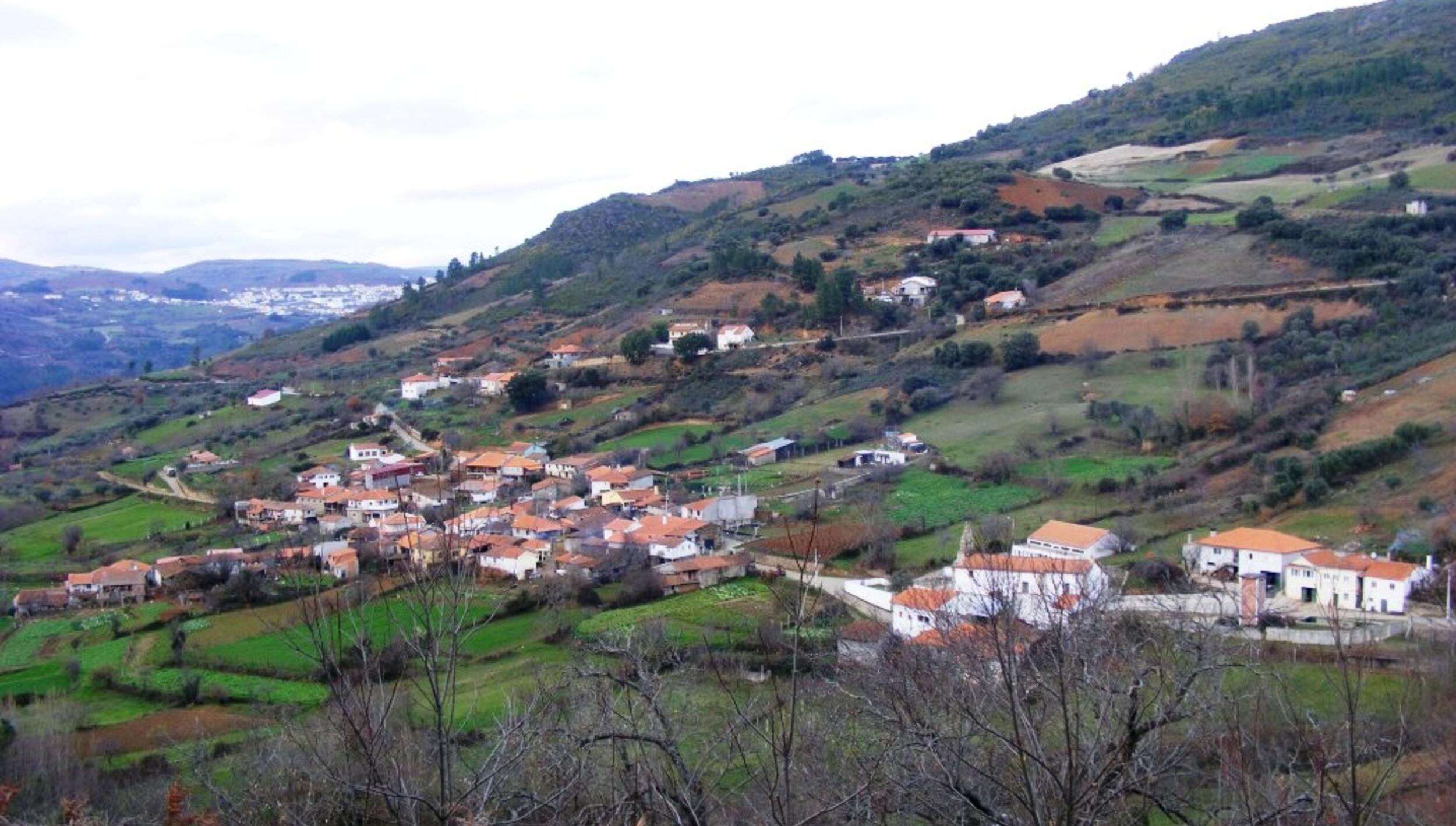 Aldeia de Nunes e Vinhais ao fundo